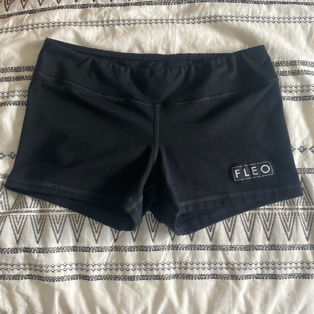 Fleo black Low rise shorts